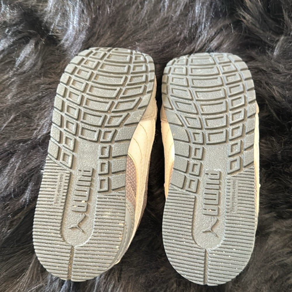 Kids PUMA Sneakers - Picture 4 of 6